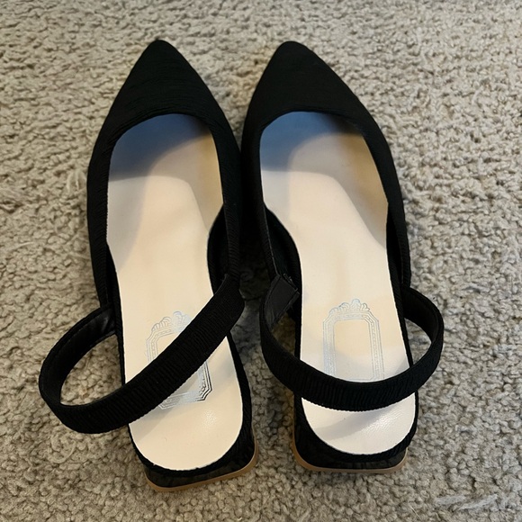 NWOT SHEIN 🖤Black Pointed Toed Sandals with Back Strap - Picture 6 of 8